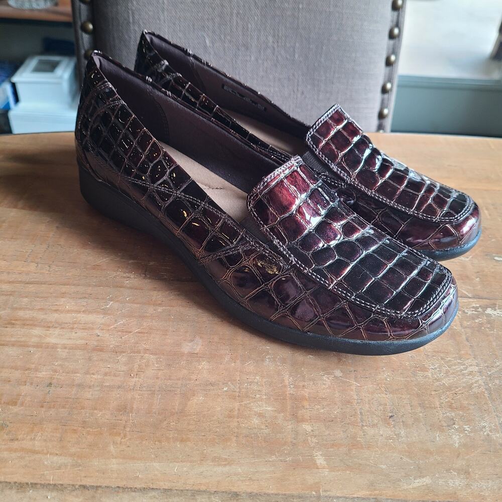 Clarks Women's Burgundy Croc-Embossed Leather Loafers